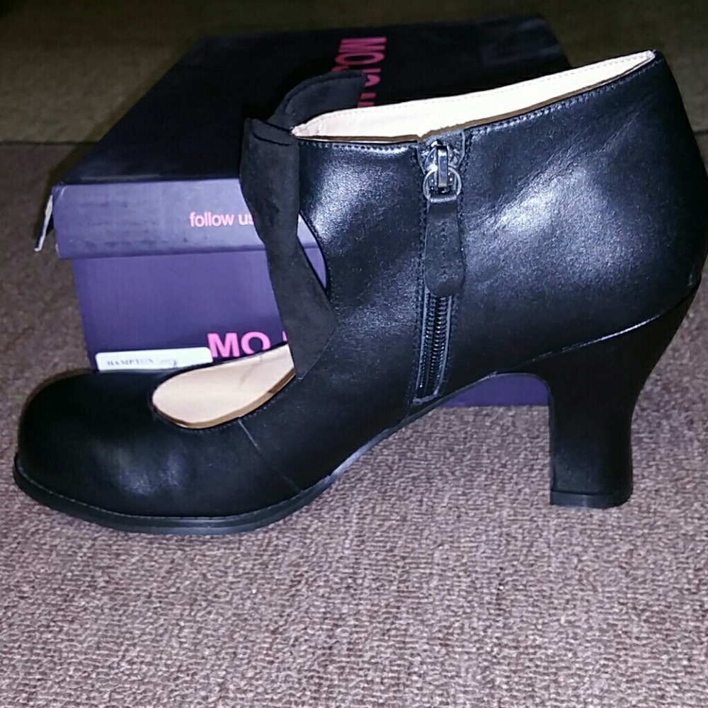 Heels - Picture 3 of 3
